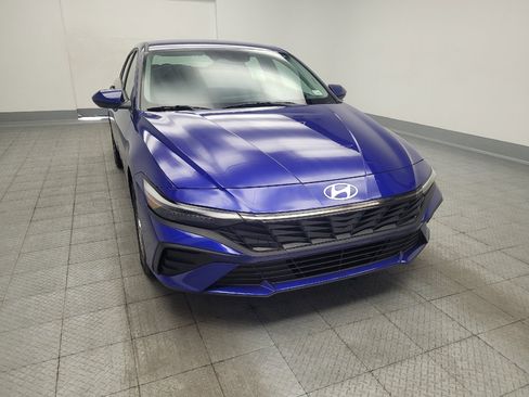 Used 2025 Hyundai Elantra SE FWD image 14