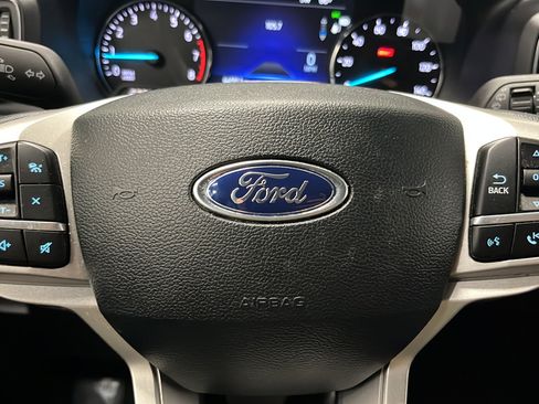 Used 2023 Ford Explorer XLT w/ Equipment Group 202A AWD/4WD image 17