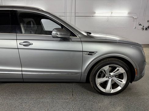 Used 2017 Bentley Bentayga AWD/4WD image 4