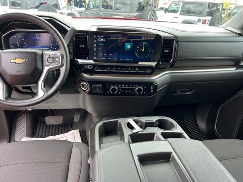 Used 2025 Chevrolet Silverado 1500 LT AWD/4WD image 24