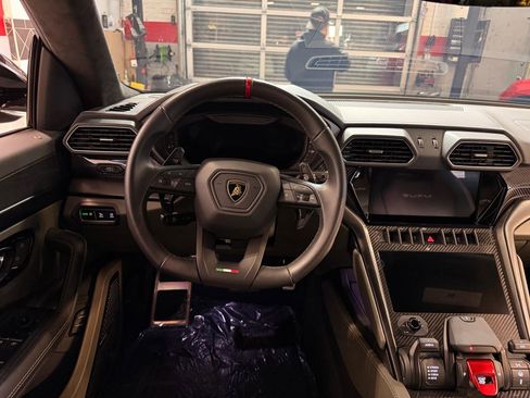 Used 2024 Lamborghini Urus S image 12