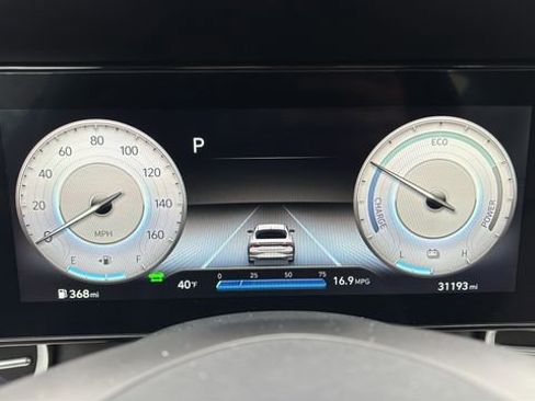 Used 2023 Hyundai Elantra Limited image 12