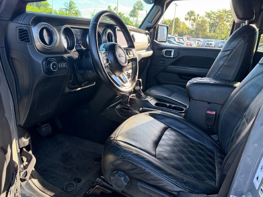Used 2018 Jeep Wrangler Unlimited Sahara w/ LED Lighting Group AWD/4WD image 11