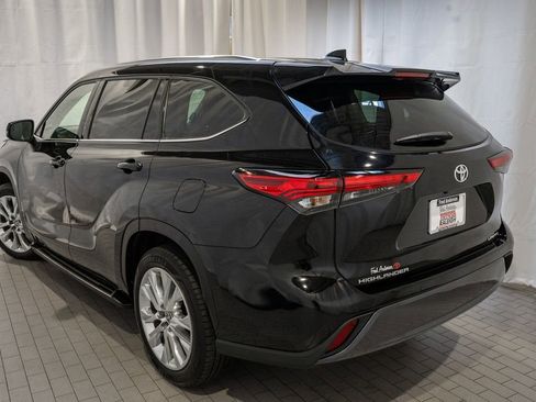 Used 2023 Toyota Highlander Limited image 3