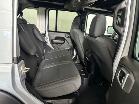 Used 2024 Jeep Wrangler Unlimited image 27