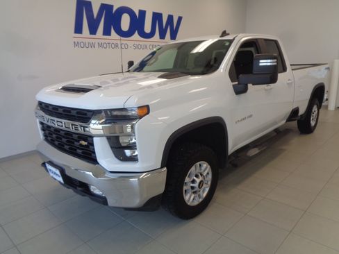 Used 2020 Chevrolet Silverado 2500 LT w/ Convenience Package AWD/4WD image 2