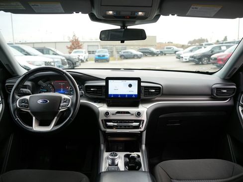 Used 2022 Ford Explorer XLT w/ Class IV Trailer Tow Package image 10