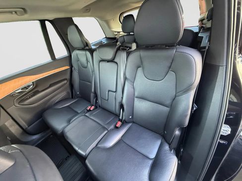 Used 2022 Volvo XC90 T6 Momentum w/ Climate Package AWD/4WD image 15
