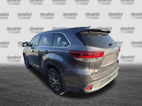 Used 2018 Toyota Highlander Plus AWD/4WD image 7