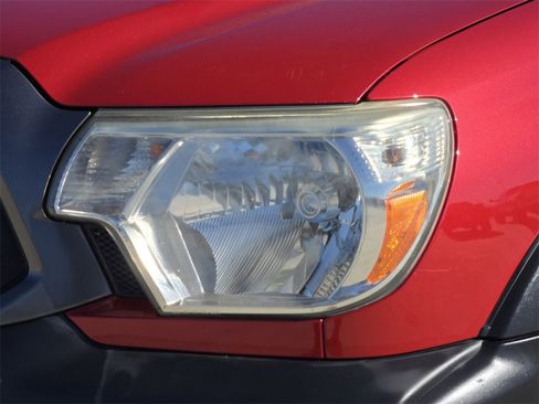 Used 2014 Toyota Tacoma PreRunner image 3