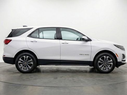 Used 2025 Chevrolet Equinox LT image 11