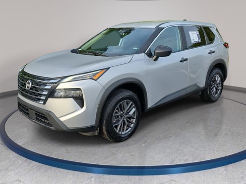 Used 2024 Nissan Rogue S image 1