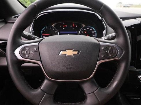 Used 2023 Chevrolet Traverse LT image 12