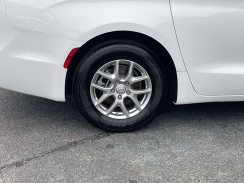 New 2026 Chrysler Pacifica Select image 12