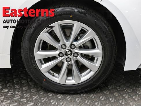 Used 2024 Toyota Corolla LE w/ LE Convenience Package FWD image 31