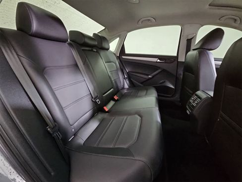 Certified 2022 Volkswagen Passat 2.0T SE image 21