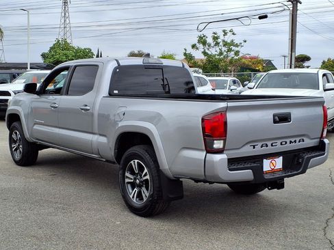 Used 2018 Toyota Tacoma TRD Sport RWD image 4