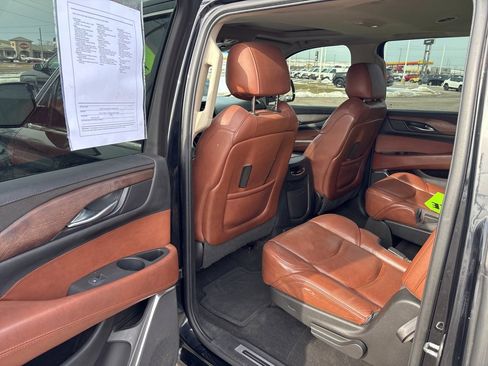 Used 2017 Cadillac Escalade ESV Luxury image 13