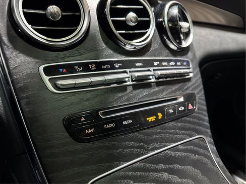 Used 2019 Mercedes-Benz GLC 300 4MATIC image 25