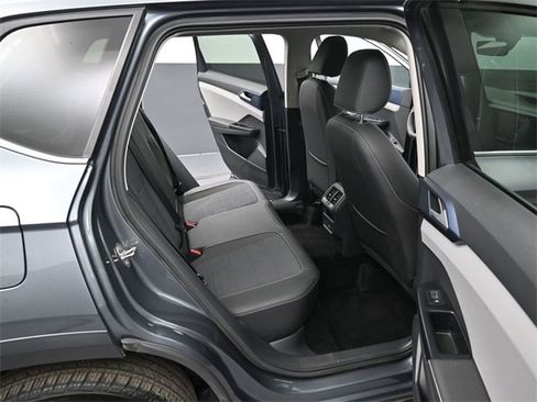 Used 2024 Volkswagen Taos SE image 32