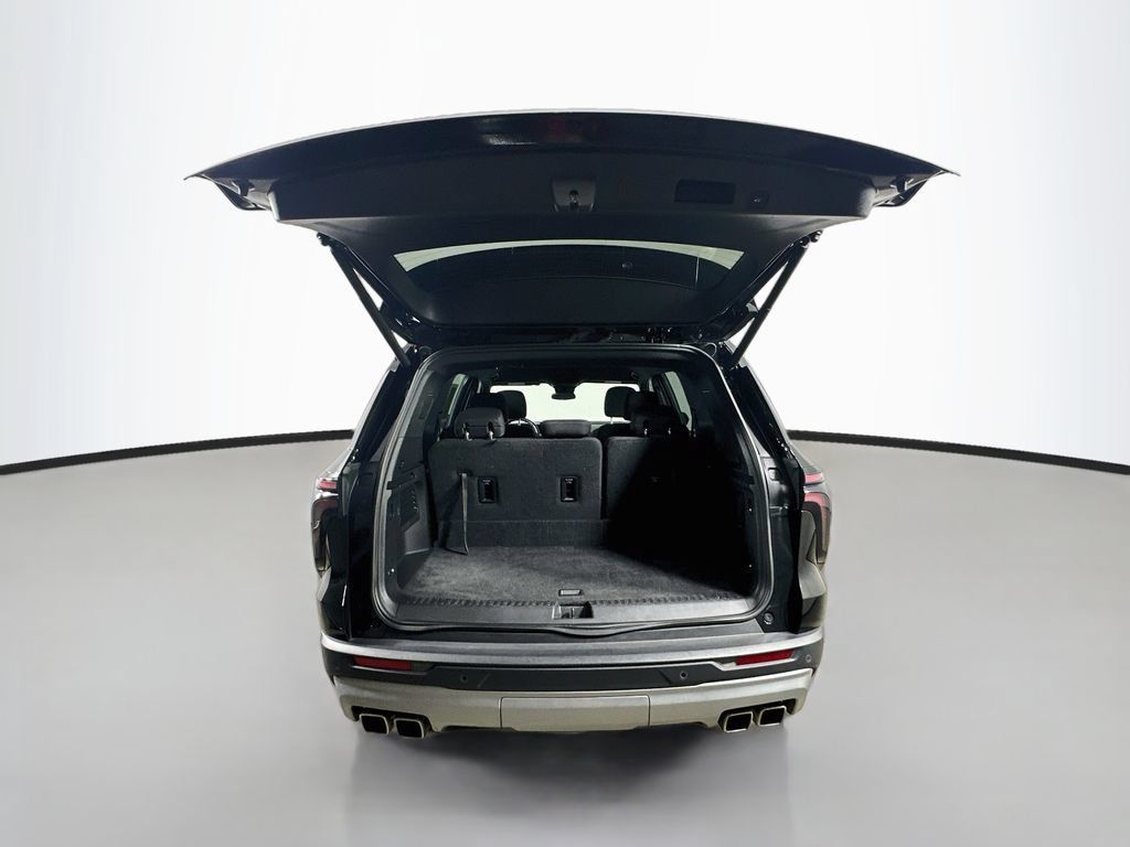 Used 2025 Chevrolet Traverse LT FWD image 36