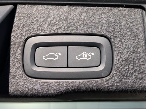 Used 2025 Volvo XC60 B5 Plus w/ Climate Package image 33