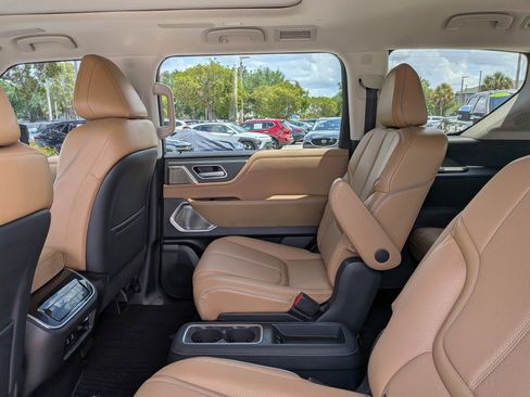 Used 2025 INFINITI QX80 Sensory AWD/4WD image 16
