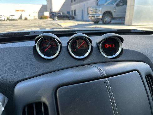 Used 2014 Nissan 370Z Roadster RWD image 27