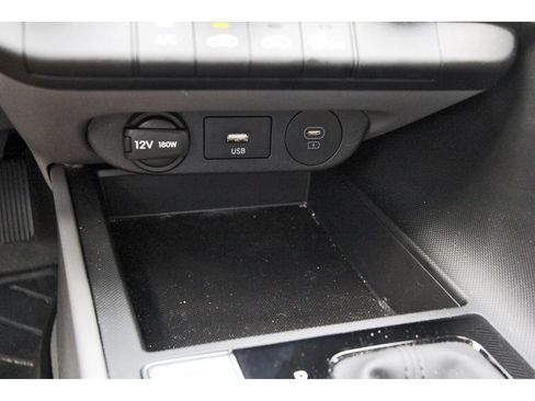 Used 2025 Hyundai Elantra SE FWD image 28