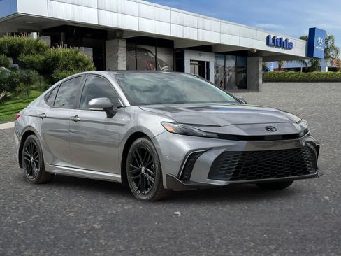 Used 2025 Toyota Camry SE w/ Convenience Package FWD image 10