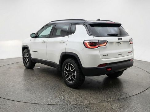 Used 2025 Jeep Compass Trailhawk image 6