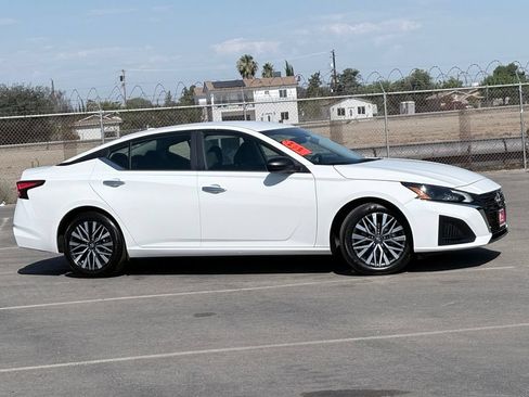 Used 2025 Nissan Altima 2.5 SV FWD image 4