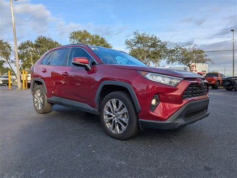 Used 2021 Toyota RAV4 XLE Premium image 2
