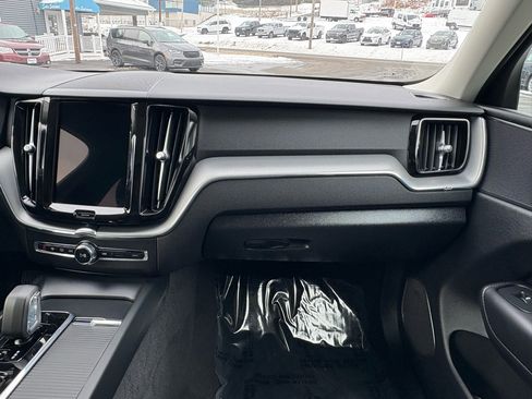 Used 2024 Volvo XC60 B5 Core image 27
