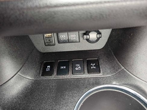 Used 2018 Toyota Highlander LE image 29