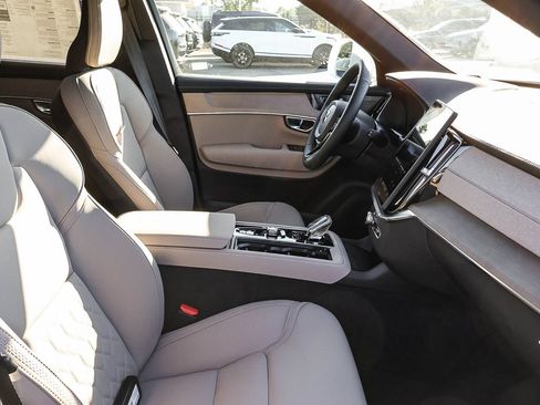 New 2026 Volvo XC90 B6 Plus w/ Protection Package Premier AWD/4WD image 17