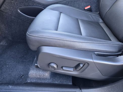 Certified 2025 Volvo XC40 B5 Core w/ Protection Package Premier image 34