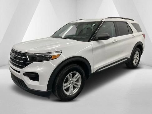 Used 2022 Ford Explorer XLT AWD/4WD image 3