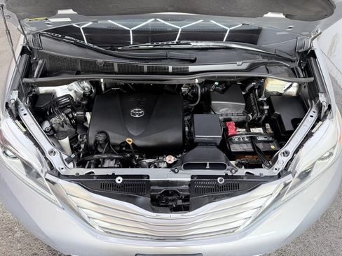 Used 2017 Toyota Sienna Limited Premium AWD/4WD image 30