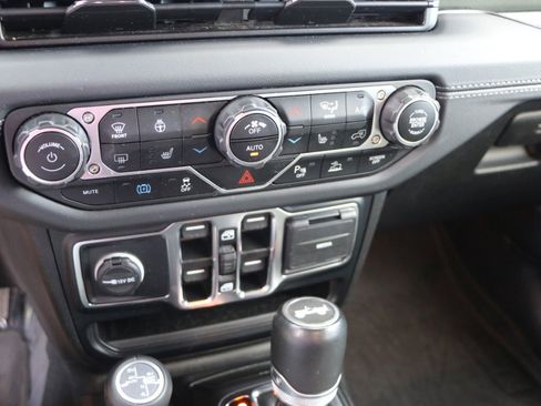 Used 2024 Jeep Wrangler High Altitude AWD/4WD image 21