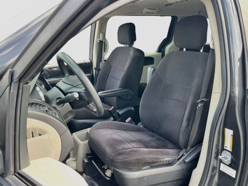 Used 2011 Dodge Grand Caravan Express FWD image 18