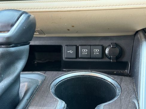 Used 2020 Toyota Highlander Limited image 15