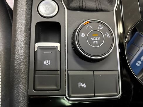 Used 2020 Volkswagen Atlas Cross Sport SEL image 40