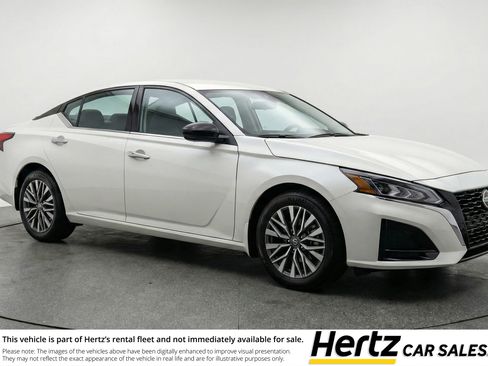 Used 2025 Nissan Altima 2.5 SV FWD image 1