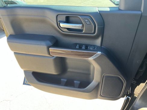 Used 2022 Chevrolet Silverado 1500 LT Trail Boss w/ Bed Protection Package image 11