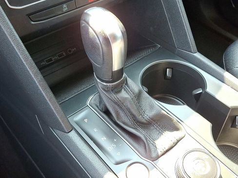 Used 2020 Volkswagen Atlas SE w/ Towing Package image 17