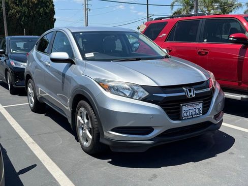 Used 2018 Honda HR-V LX image 1