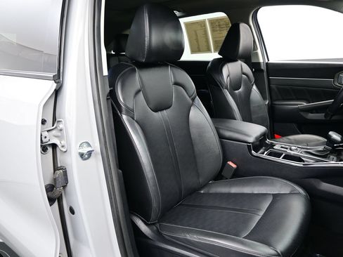 Used 2025 Kia Sorento SX AWD/4WD image 17