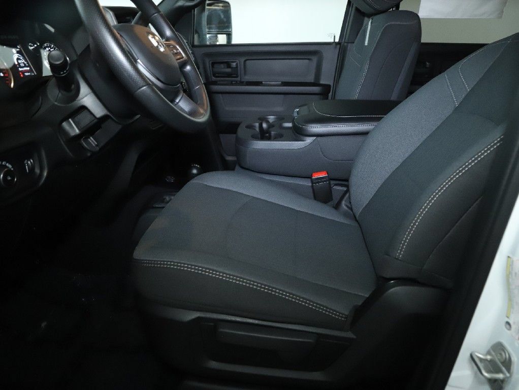 Used 2024 RAM 3500 Tradesman w/ Chrome Appearance Group AWD/4WD image 18