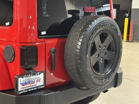 Used 2015 Jeep Wrangler Unlimited Sahara AWD/4WD image 21